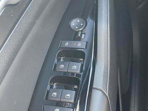 Used 2023 Kia Sportage EX image 11