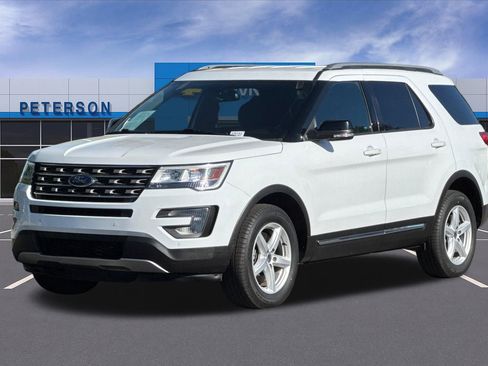 Used 2017 Ford Explorer XLT AWD/4WD image 8