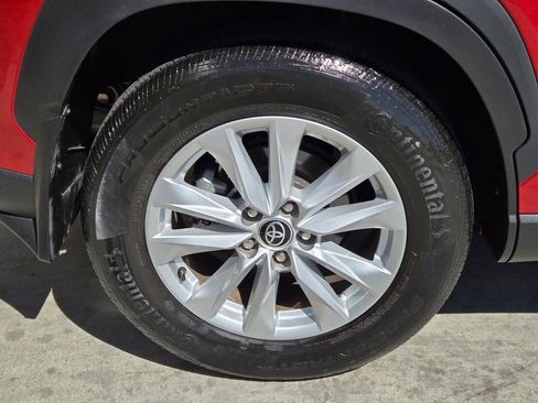 Used 2022 Toyota Corolla Cross LE image 9