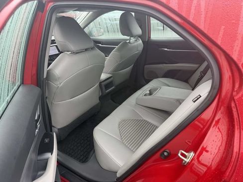 Used 2019 Toyota Camry SE FWD image 5