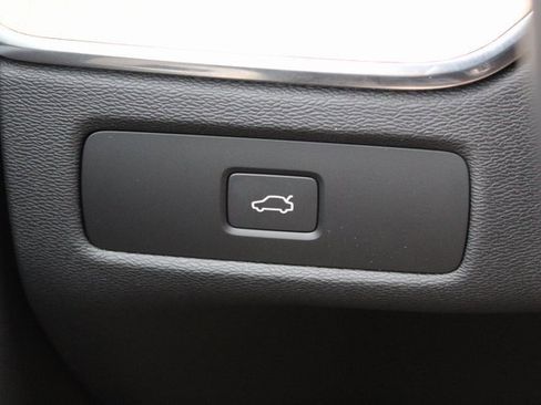 New 2026 Volvo XC60 B5 Plus w/ Protection Package Premier image 18