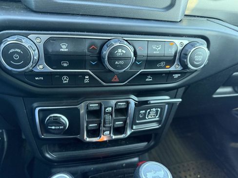 Used 2021 Jeep Wrangler Unlimited Sahara image 16