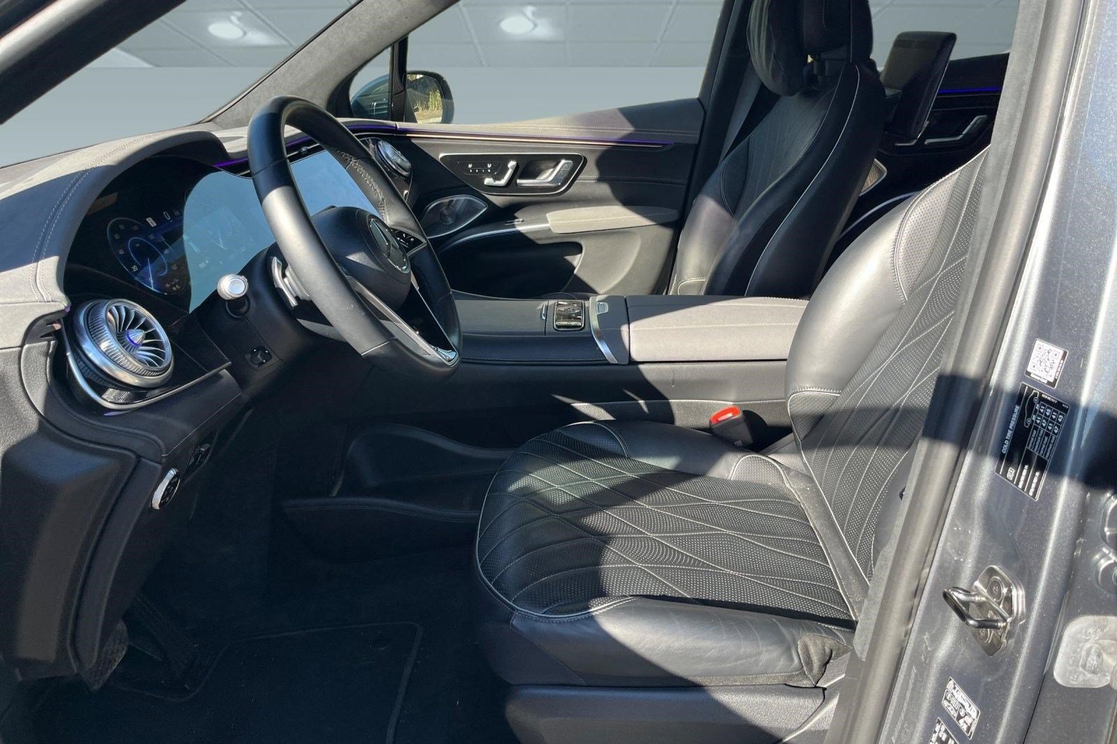 Used 2023 Mercedes-Benz EQS 580 4MATIC SUV image 3