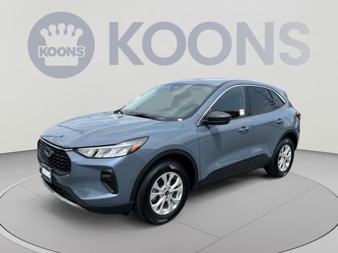 Used 2023 Ford Escape Active AWD/4WD image 1