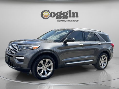 Used 2020 Ford Explorer Platinum w/ Premium Technology Package image 3
