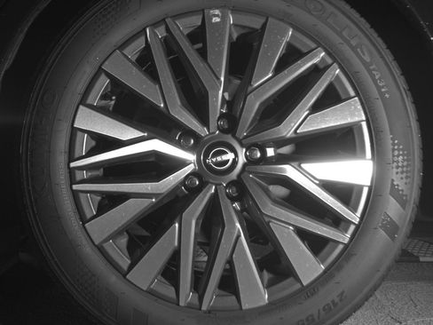 Used 2025 Nissan Altima 2.5 SV FWD image 14