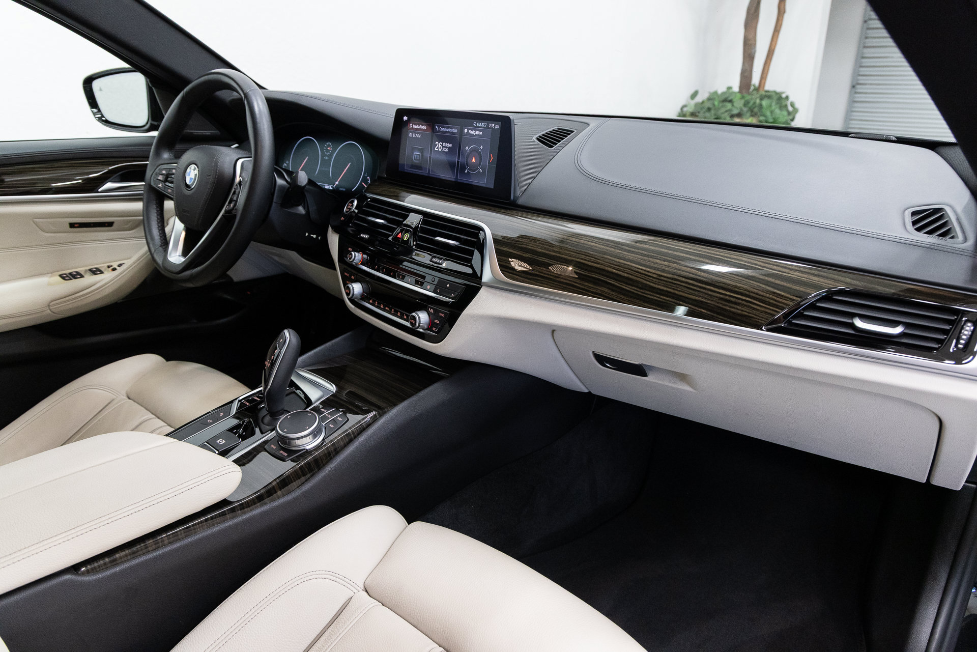Used 2019 BMW 540i w/ Premium Package RWD image 12