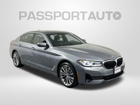 Used 2023 BMW 530e xDrive w/ Premium Package image 6