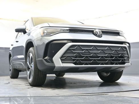 Used 2025 Volkswagen Taos SE AWD/4WD image 35