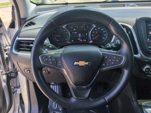 Used 2021 Chevrolet Equinox LT FWD image 16