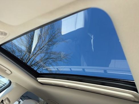 Used 2025 Mercedes-Benz GLE 350 4MATIC image 5