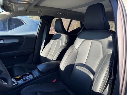 Certified 2024 Volvo XC40 B5 Plus w/ Protection Package Premier image 20
