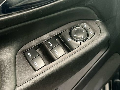 Used 2020 Chevrolet Equinox LT w/ Driver Convenience Package FWD image 18