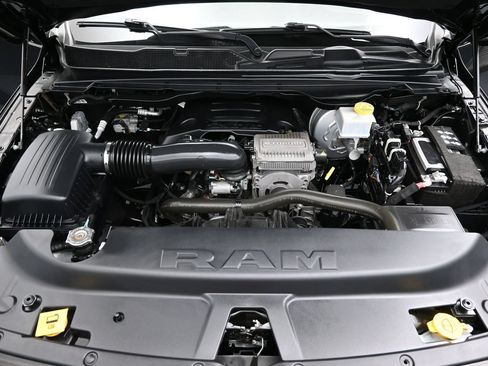 Used 2023 RAM 1500 Laramie AWD/4WD image 8