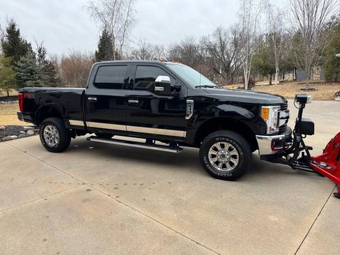 Used 2017 Ford F250 XLT w/ XLT Premium Package image 9