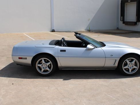 Used 1996 Chevrolet Corvette Convertible RWD image 4