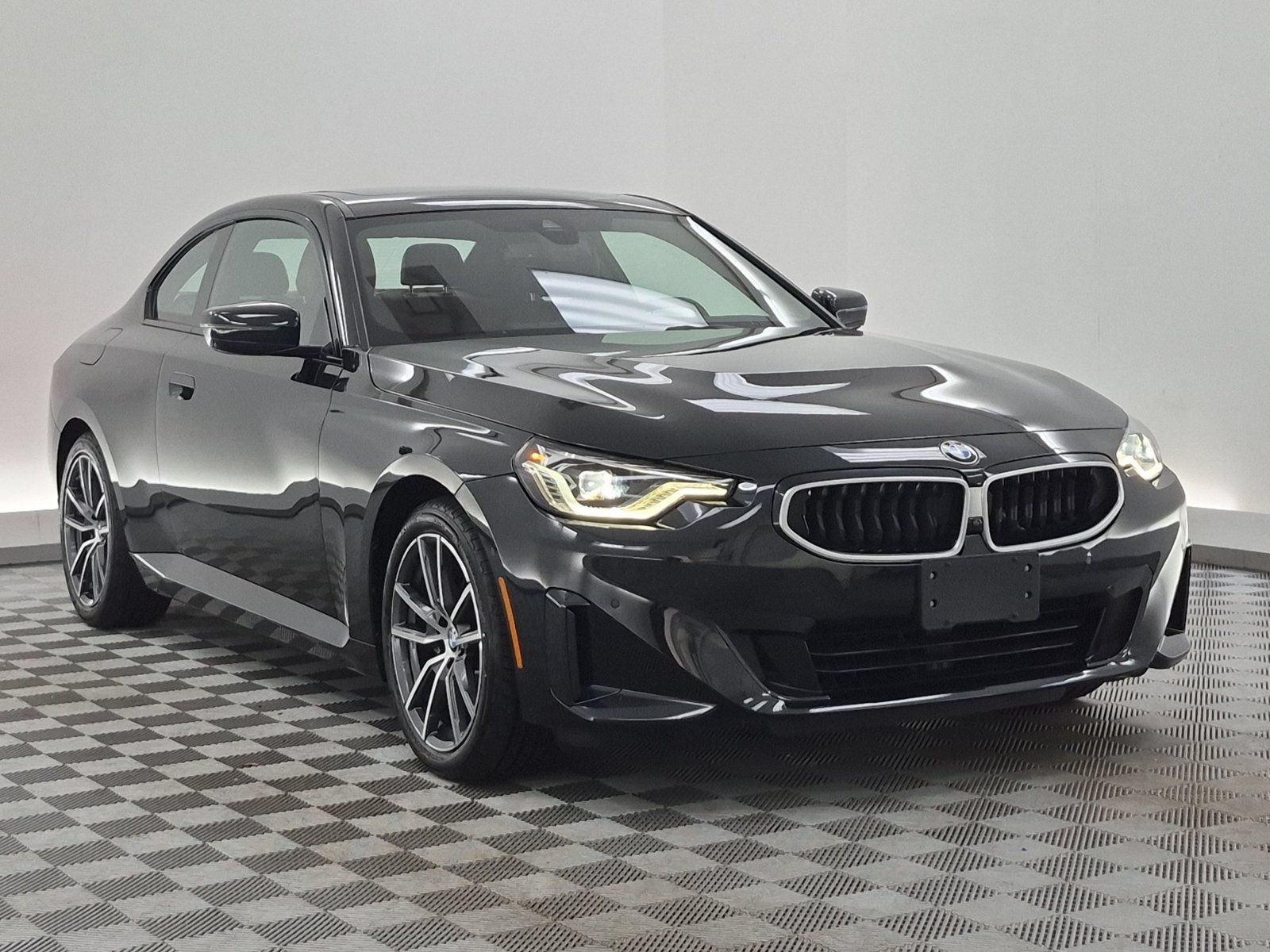 Used 2025 BMW 230i xDrive Coupe w/ Premium Package AWD/4WD image 7