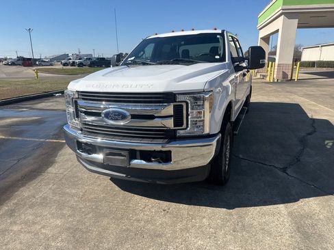 Used 2019 Ford F250 XL w/ STX Appearance Package image 4