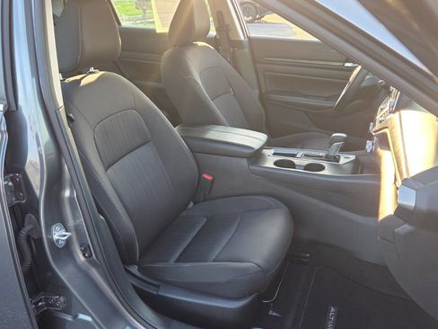 Used 2025 Nissan Altima 2.5 SV FWD image 16