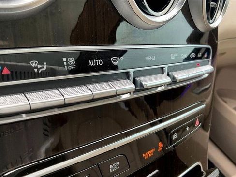 Used 2022 Mercedes-Benz GLC 300 4MATIC image 36