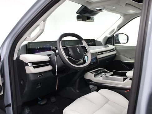 New 2026 Lincoln Navigator Reserve AWD/4WD image 25