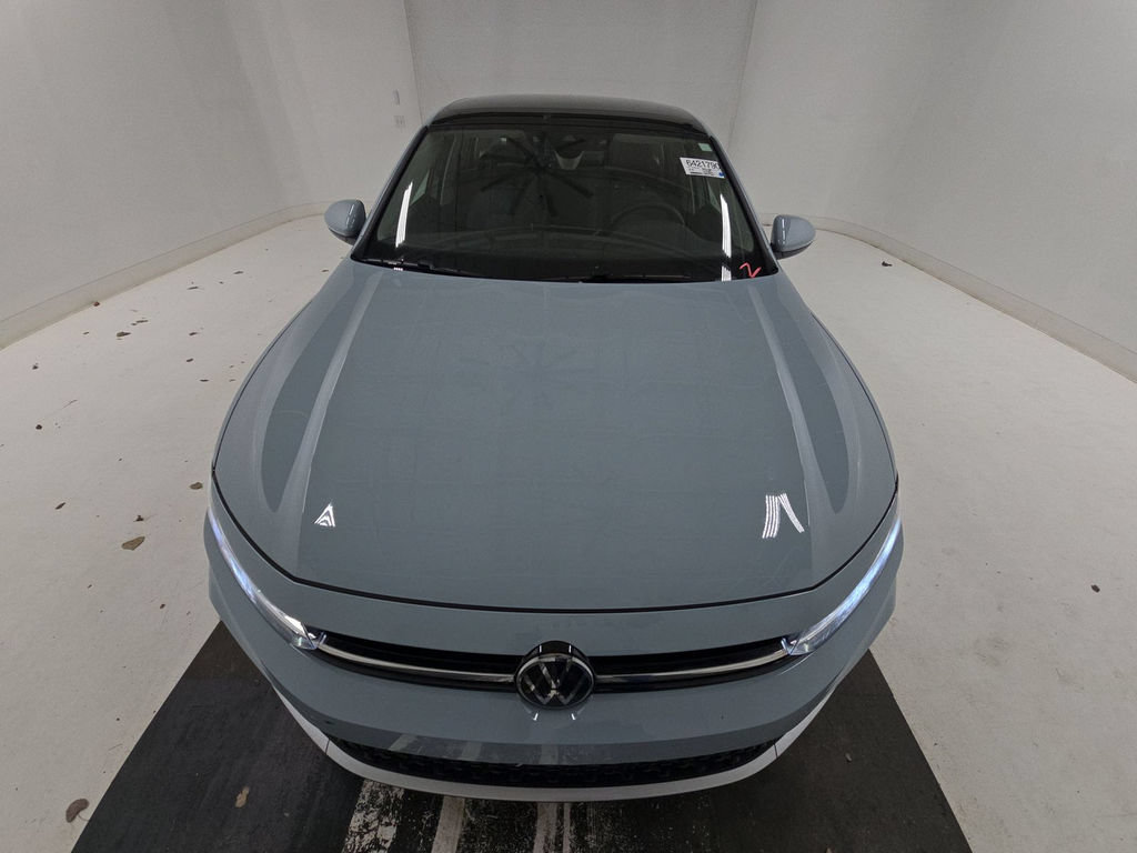 Used 2025 Volkswagen Jetta SE w/ Sunroof Package FWD image 2