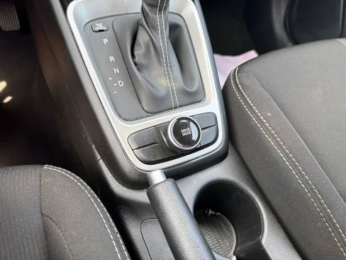 Used 2025 Hyundai Venue SEL FWD image 46