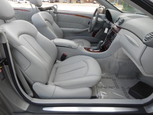 Used 2005 Mercedes-Benz CLK 320 Cabriolet image 30