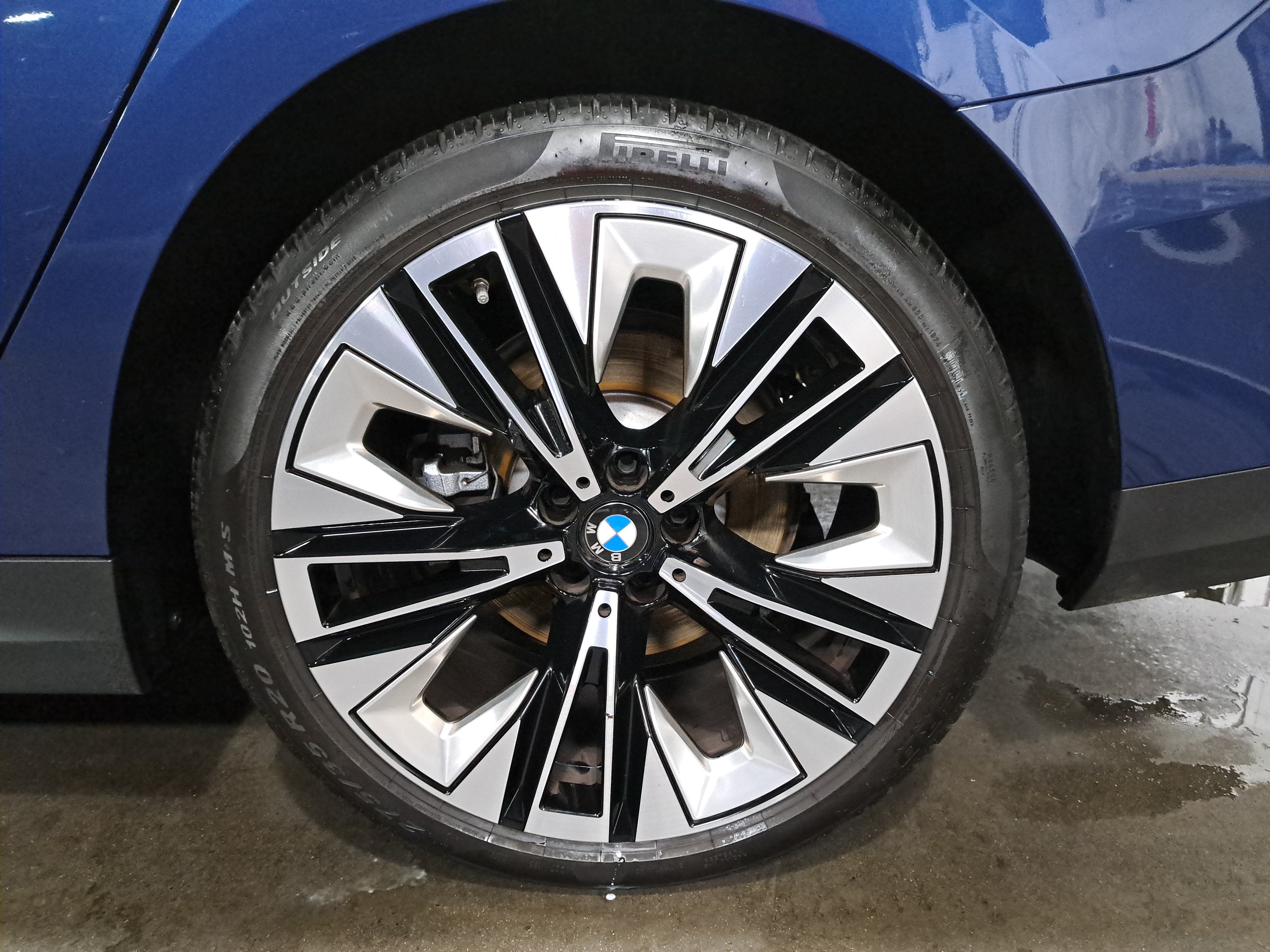 Certified 2026 BMW 530i w/ Premium Package RWD image 35