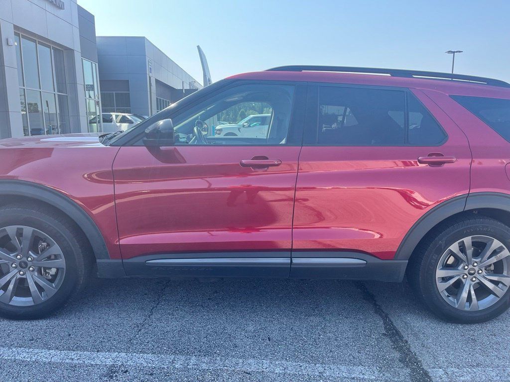 Used 2022 Ford Explorer XLT w/ Equipment Group 202A RWD image 24