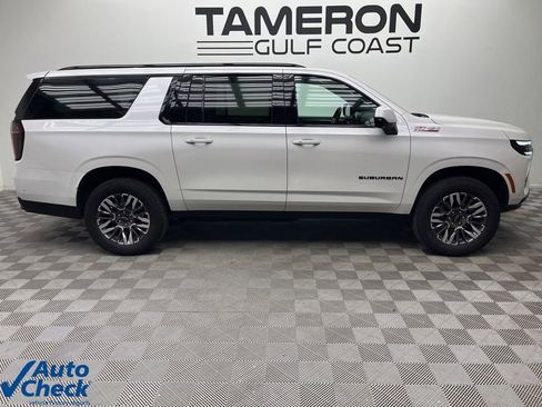 Used 2025 Chevrolet Suburban Z71 AWD/4WD image 4