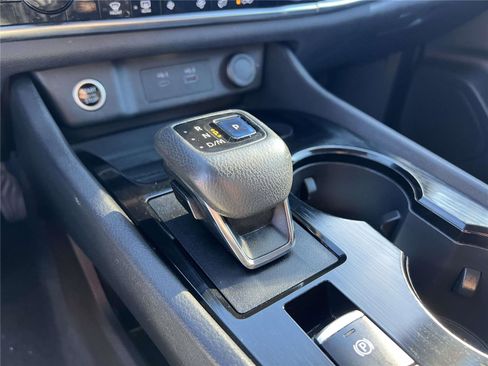 Certified 2022 Nissan Rogue SV image 40