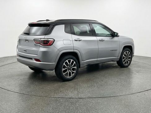 Used 2025 Jeep Compass Trailhawk AWD/4WD image 9