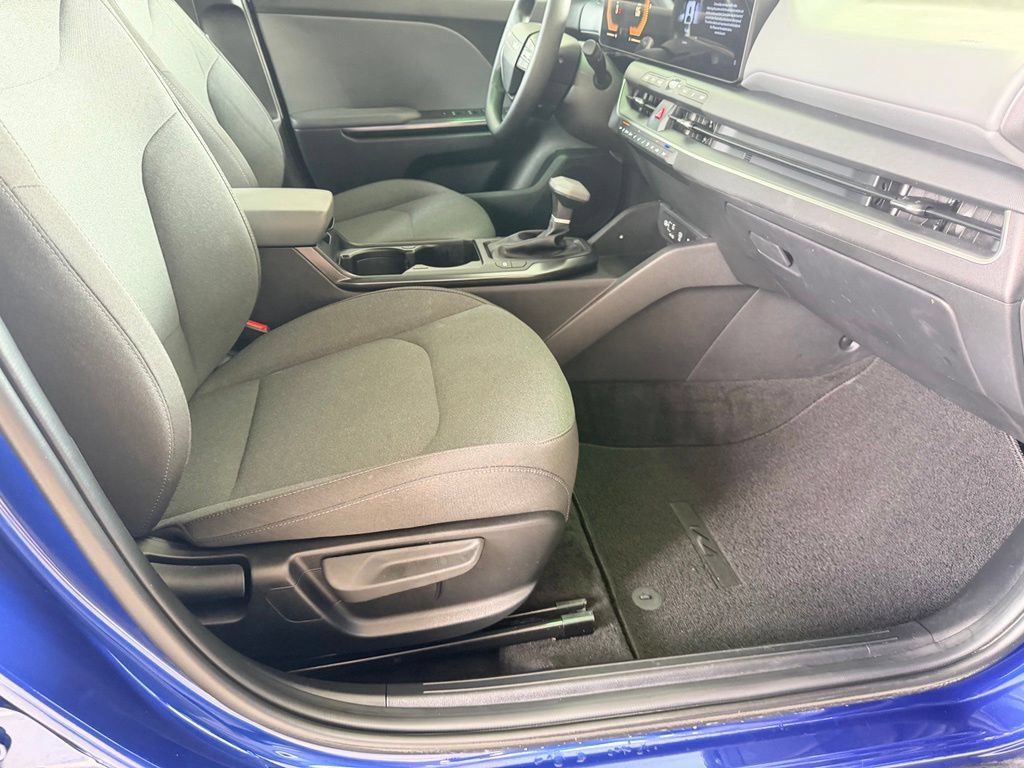 Used 2025 Kia K4 FWD image 36