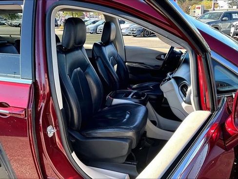 Used 2017 Chrysler Pacifica Touring-L w/ Tire & Wheel Group image 26