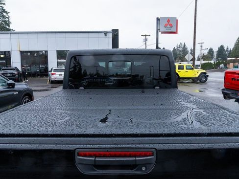 Used 2024 Jeep Gladiator Sport AWD/4WD image 7
