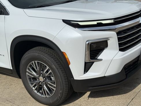 New 2026 Chevrolet Traverse LT image 8