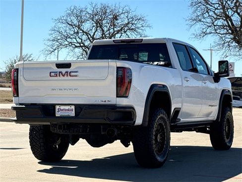 Used 2024 GMC Sierra 2500 AT4X image 9