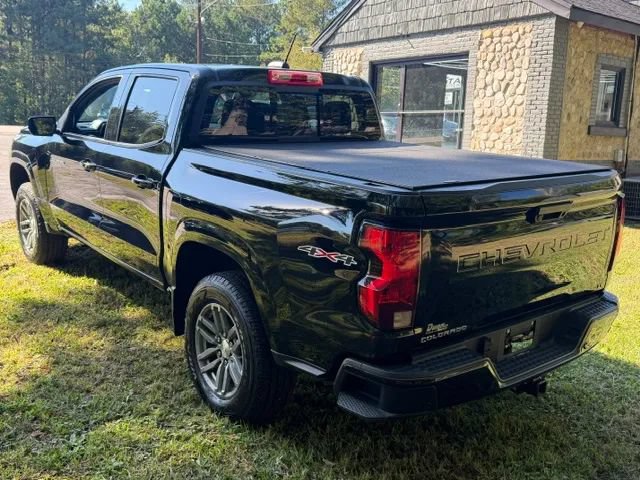 Used 2023 Chevrolet Colorado LT w/ LT Convenience Package II AWD/4WD image 2