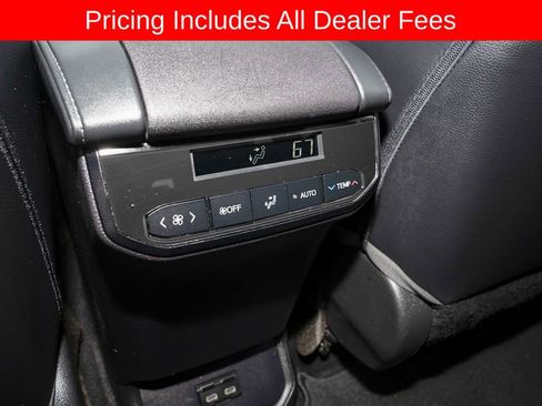 Used 2023 Toyota Highlander XLE AWD/4WD image 8