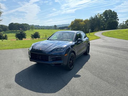New 2025 Porsche Cayenne image 1