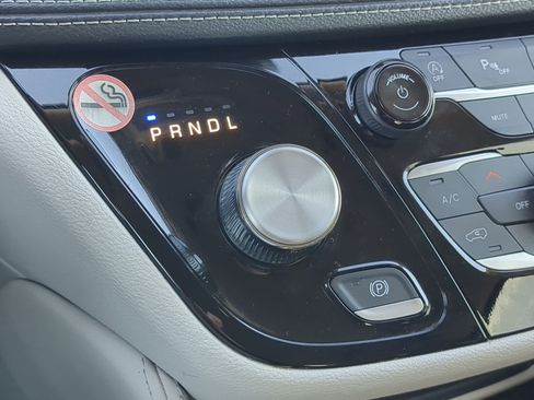 Used 2024 Chrysler Pacifica Limited image 26