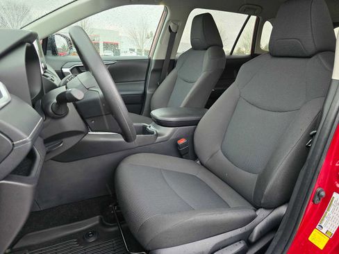 Certified 2025 Toyota RAV4 LE image 21