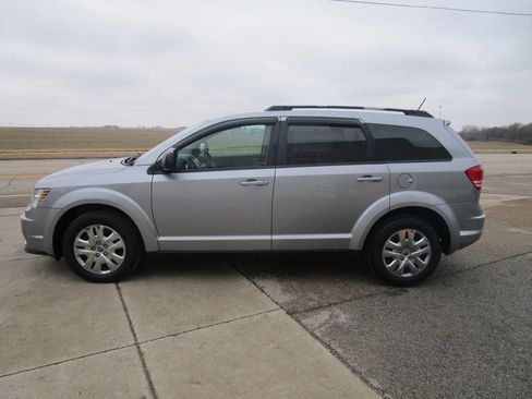 Used 2017 Dodge Journey SE image 2
