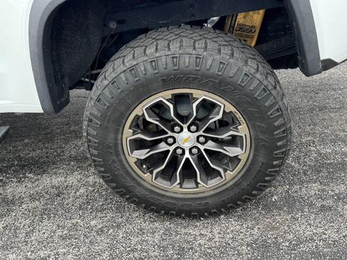 Used 2022 Chevrolet Colorado ZR2 AWD/4WD image 7