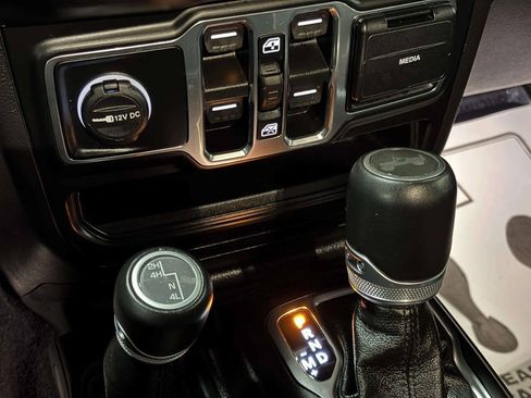 Used 2022 Jeep Wrangler Unlimited Sahara AWD/4WD image 29