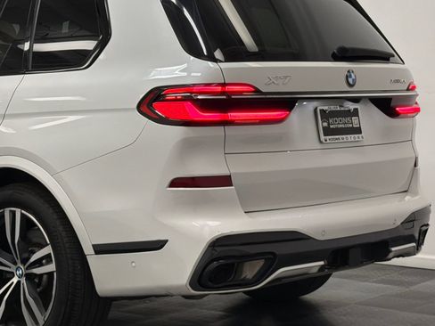 Used 2023 BMW X7 xDrive40i w/ M Sport Package AWD/4WD image 7