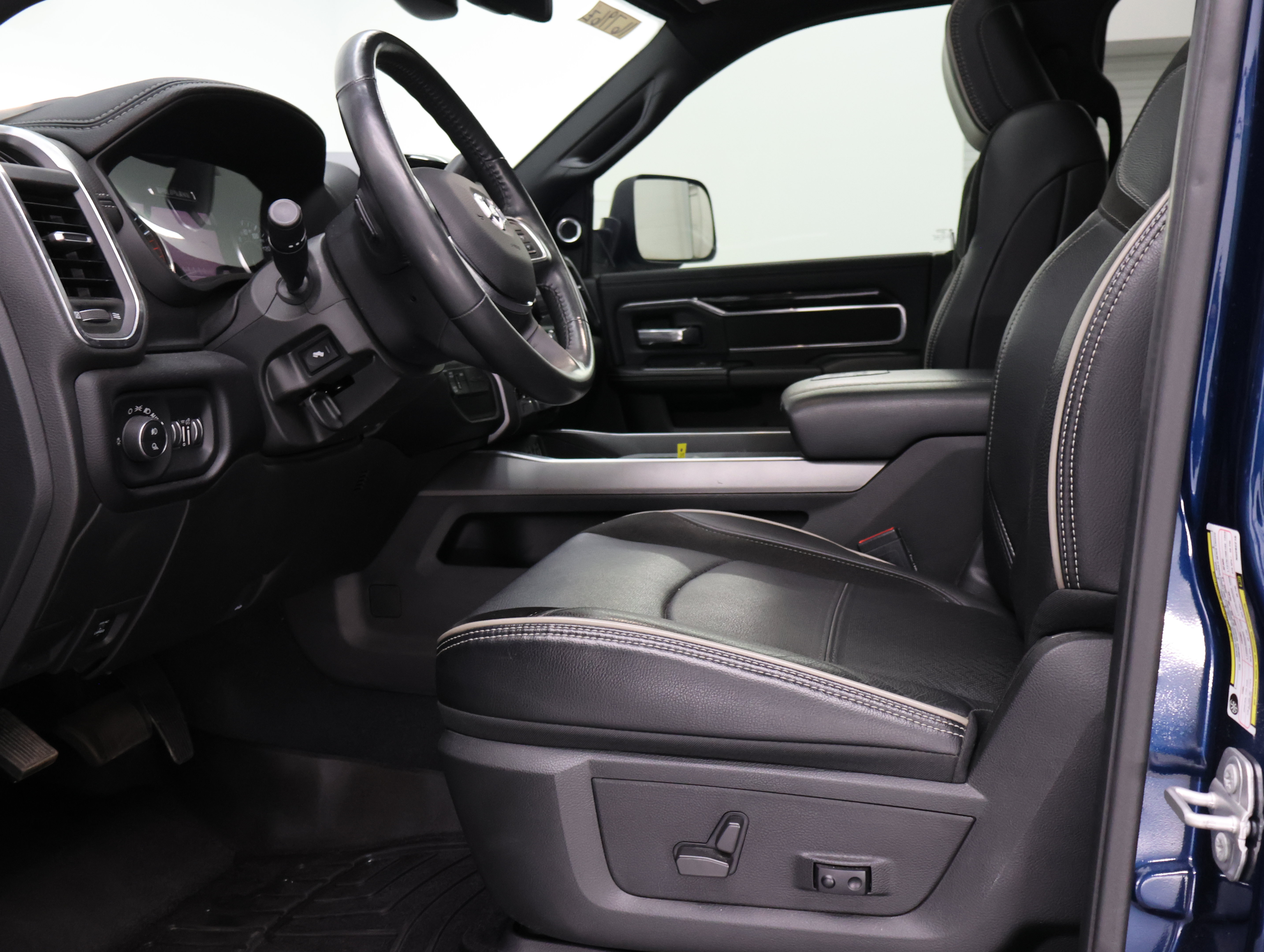 Used 2022 RAM 2500 Laramie AWD/4WD image 8
