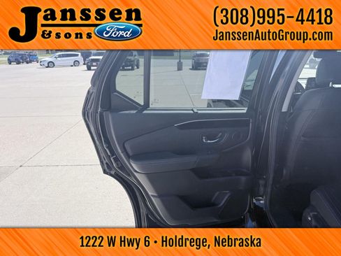 Used 2025 Honda Pilot EX-L image 10