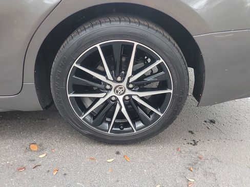 Used 2021 Toyota Camry SE image 5